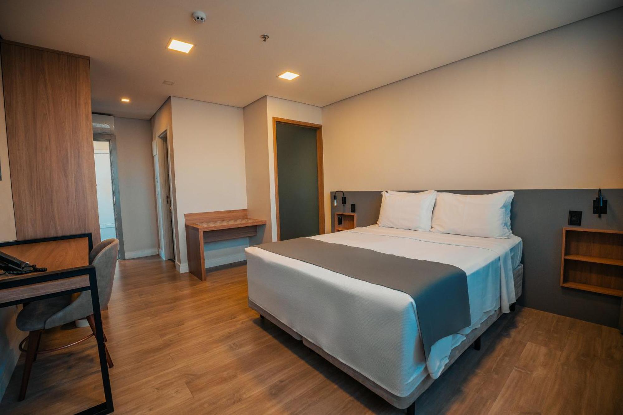 Laghetto Estacao Hotel